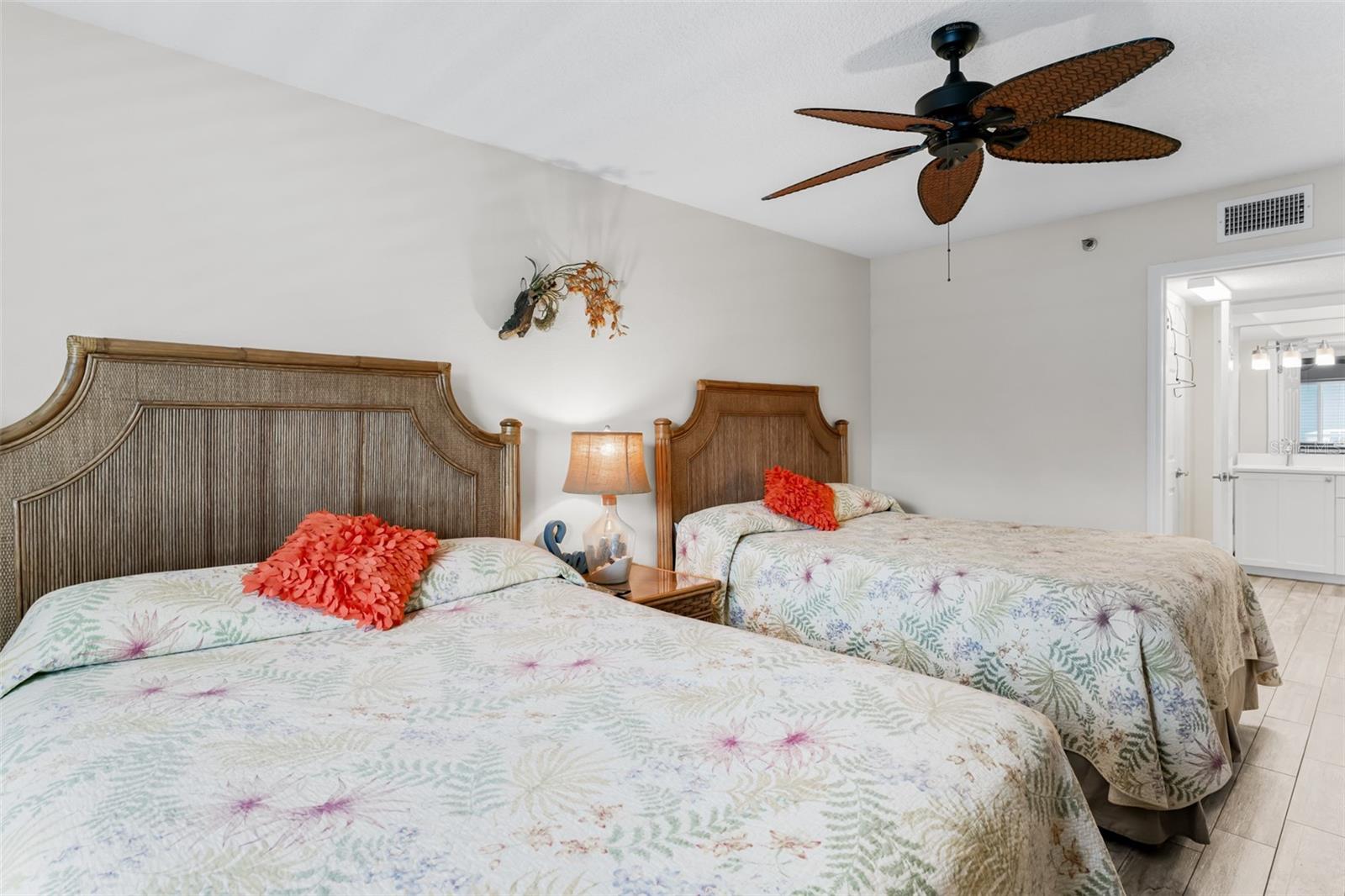 Listing photo id 24 for 18500 Gulf Boulevard 503