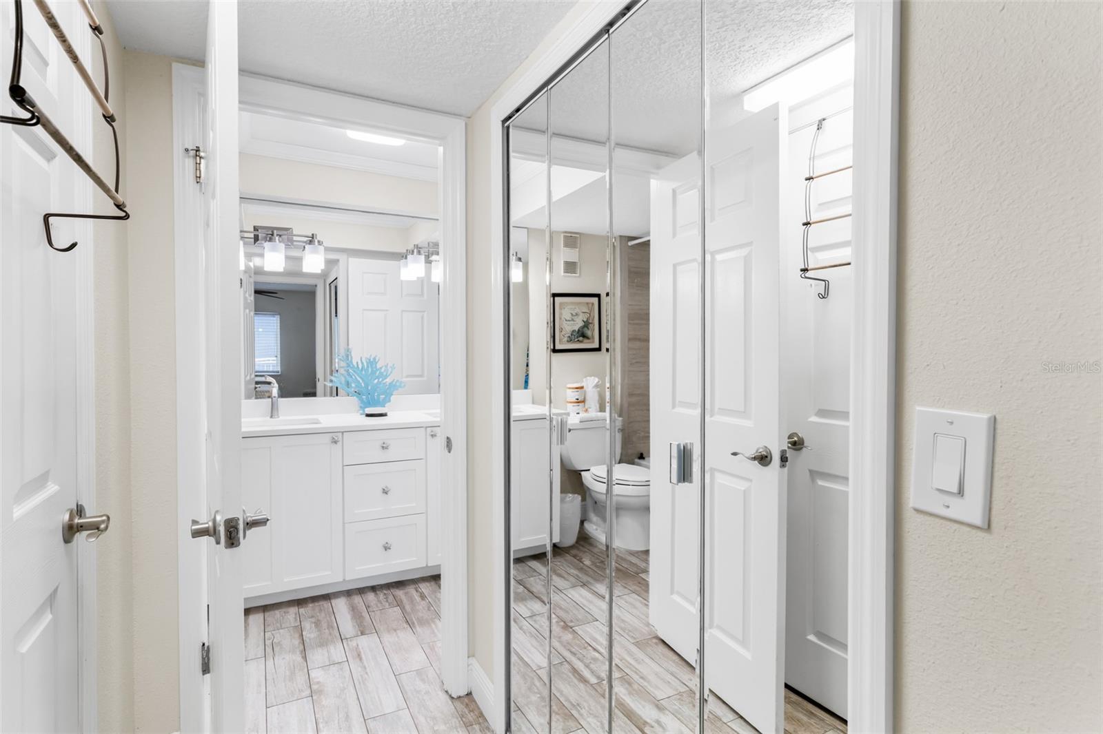 Listing photo id 27 for 18500 Gulf Boulevard 503