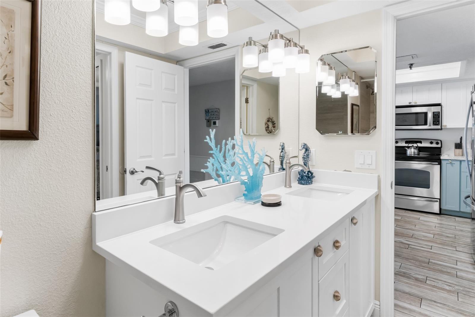 Listing photo id 29 for 18500 Gulf Boulevard 503