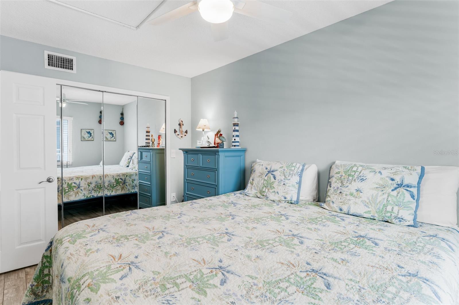Listing photo id 32 for 18500 Gulf Boulevard 503