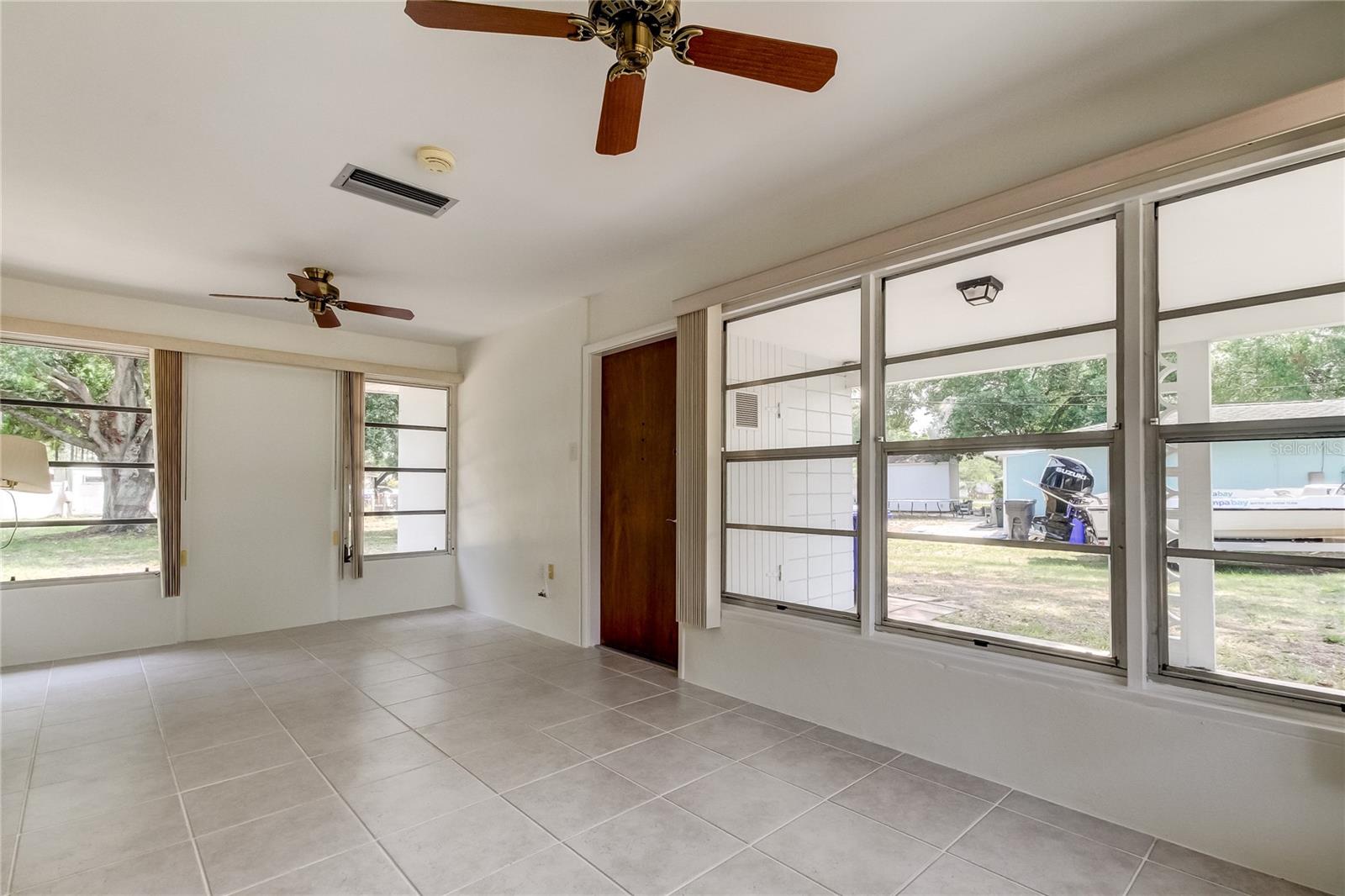 Image 10 of 73 For 303 Shore Drive W