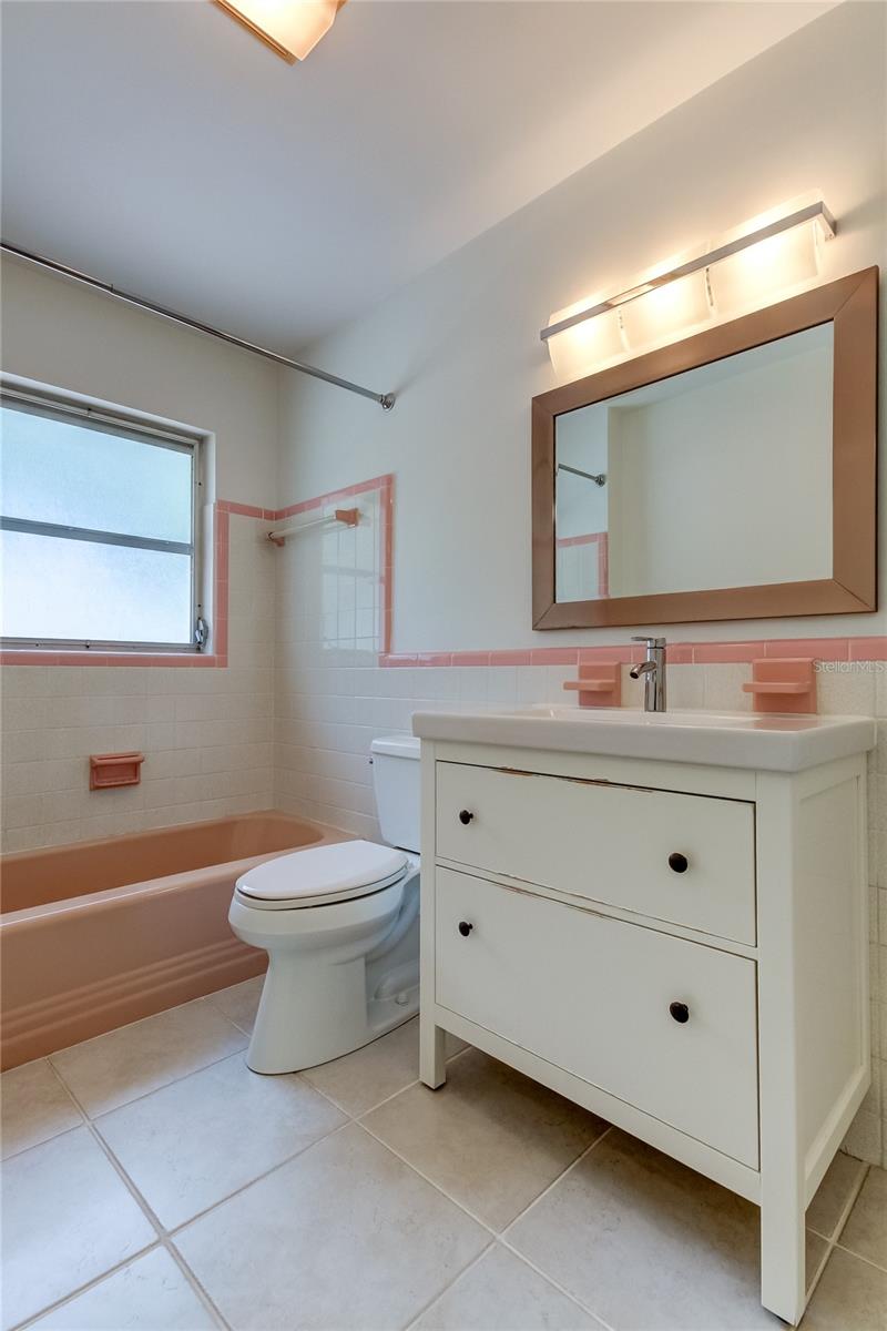Image 33 of 73 For 303 Shore Drive W