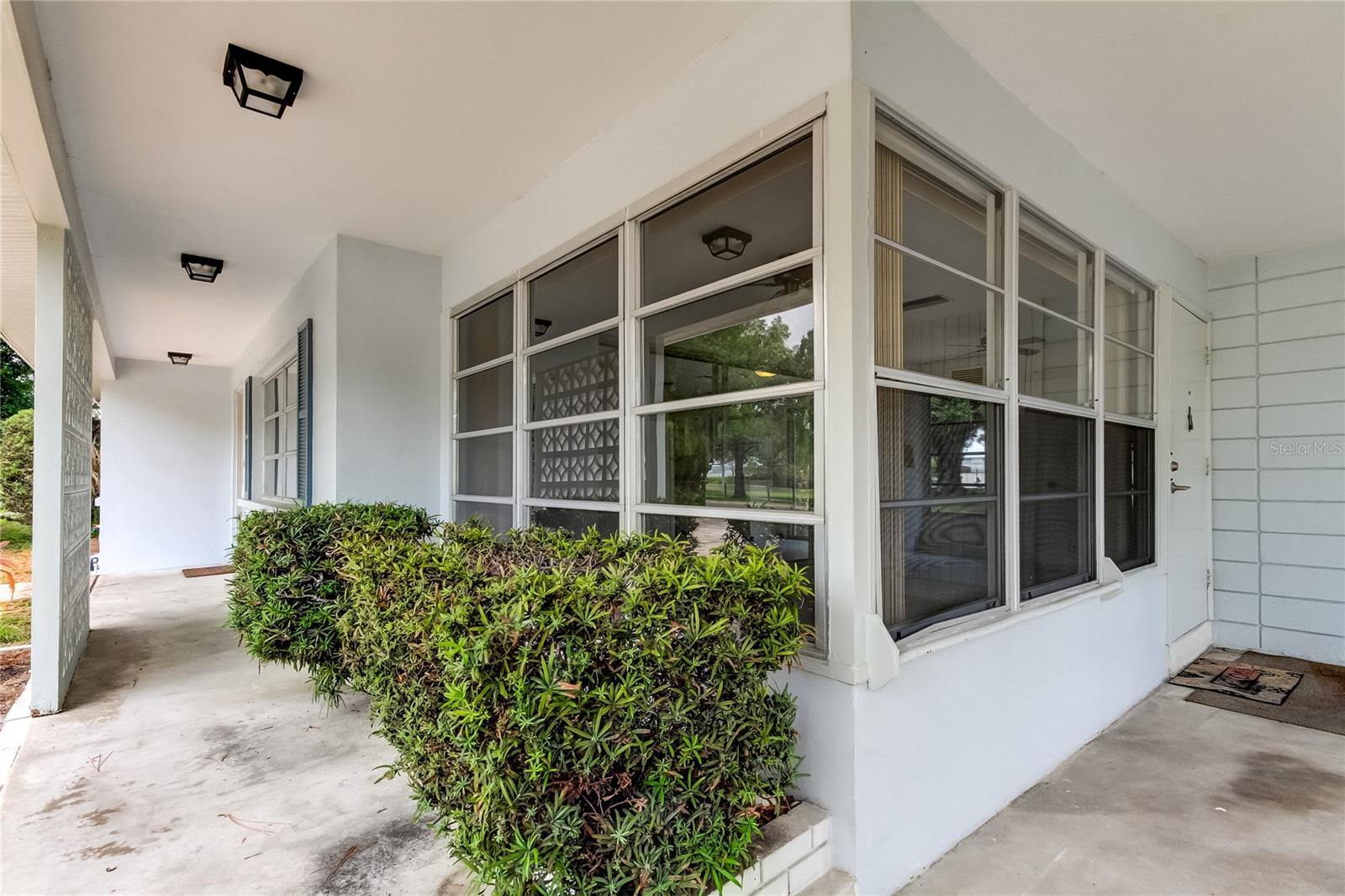 Image 40 of 73 For 303 Shore Drive W