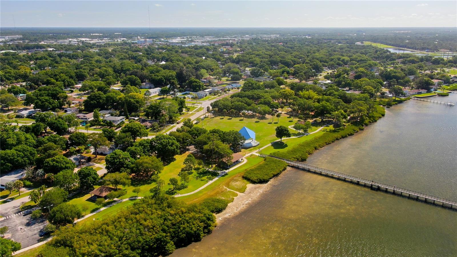 Image 54 of 73 For 303 Shore Drive W