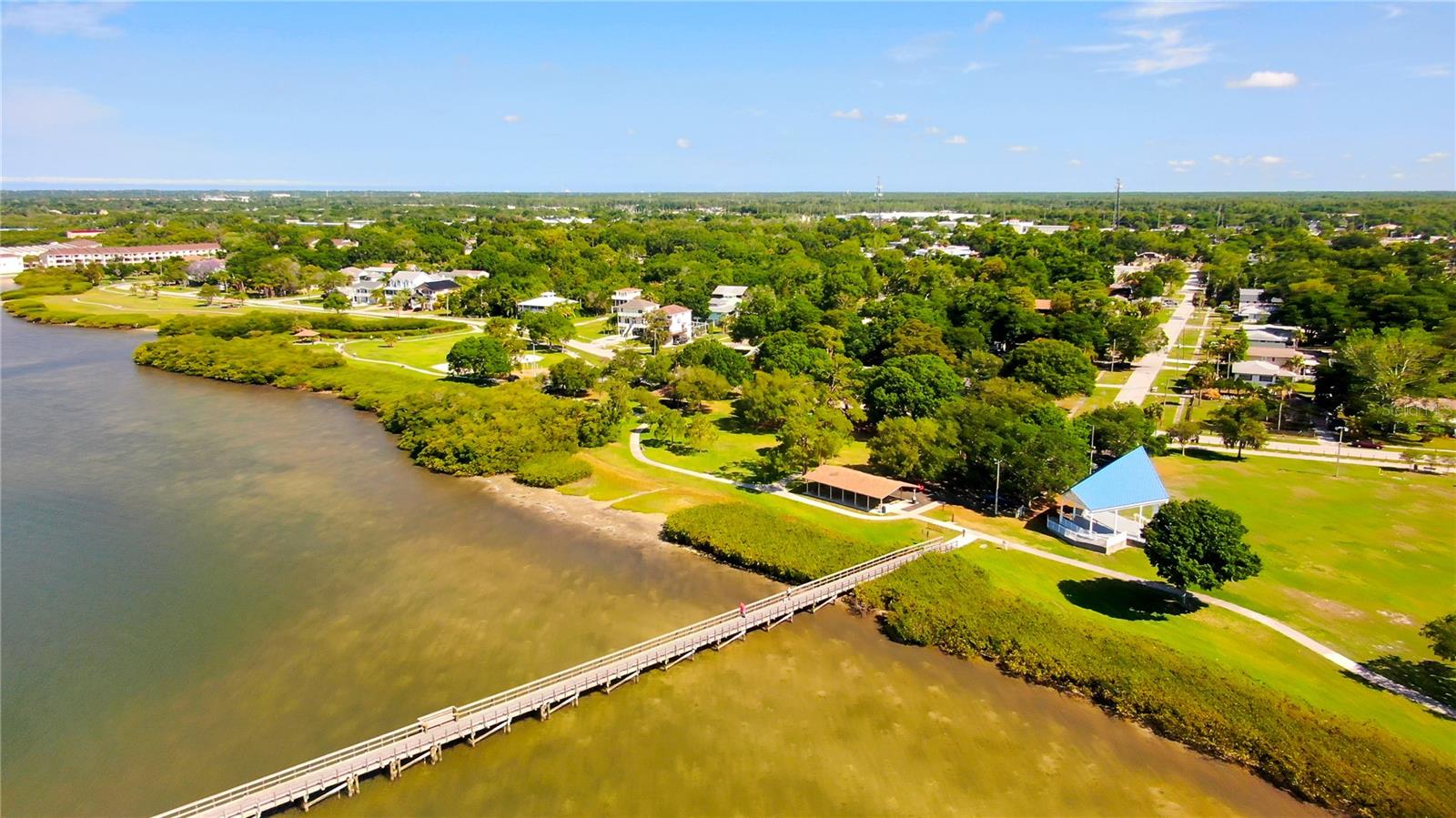 Image 60 of 73 For 303 Shore Drive W