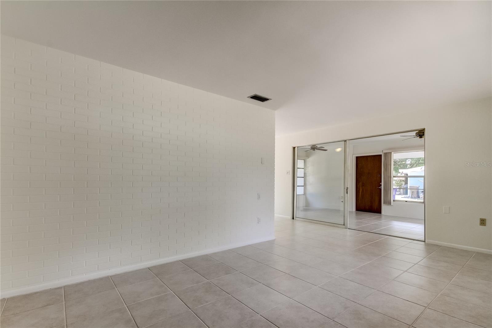 Image 8 of 73 For 303 Shore Drive W