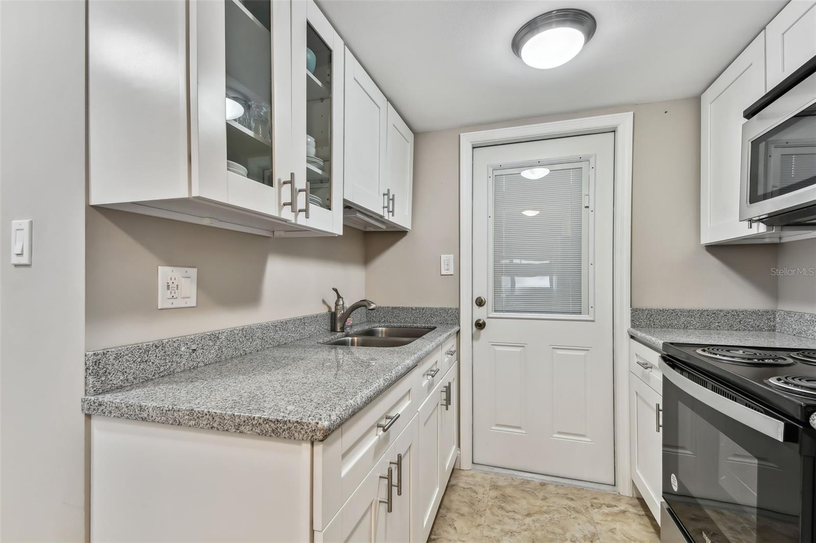 Image 11 of 25 For 7701 Starkey Road 105