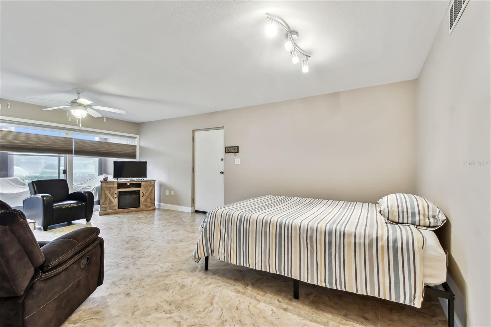 Image 8 of 25 For 7701 Starkey Road 105