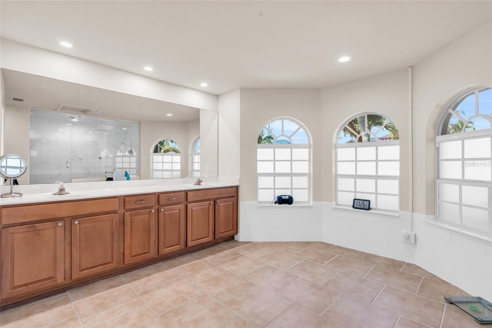 Image 18 of 28 For 5413 24th Place