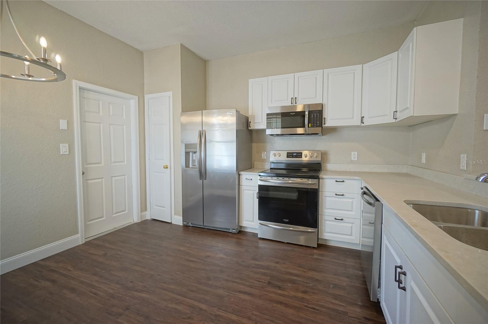 Image 4 of 25 For 4146 Bismarck Palm Drive