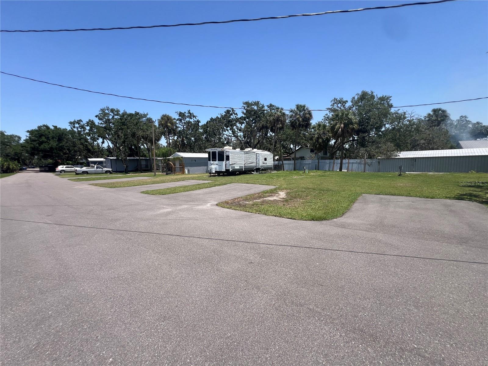 Listing photo id 11 for 11224 Restwood Drive