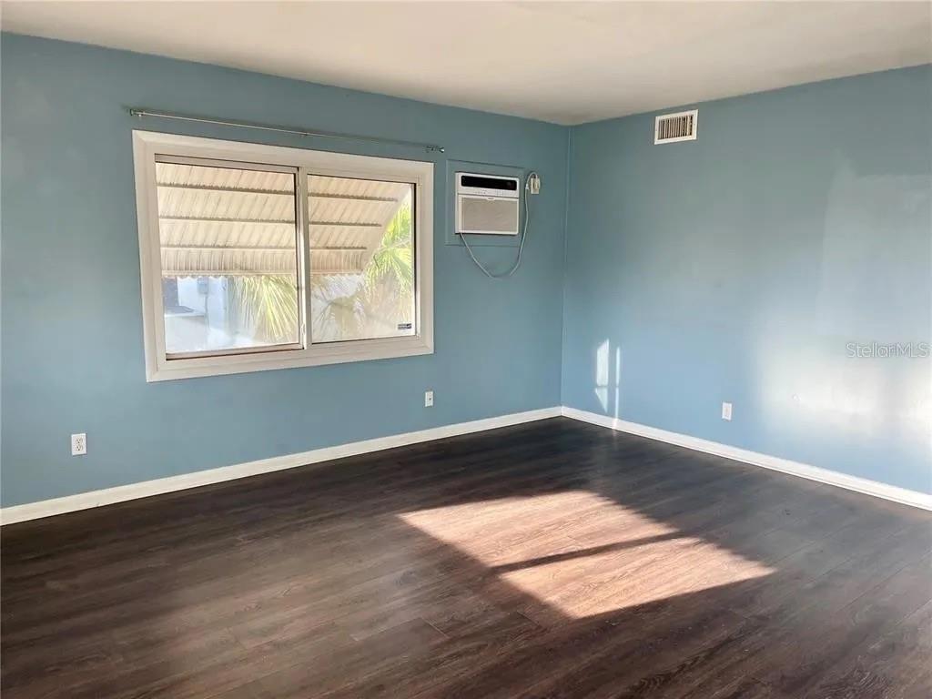 Image 2 of 11 For 624 Folsom Street S