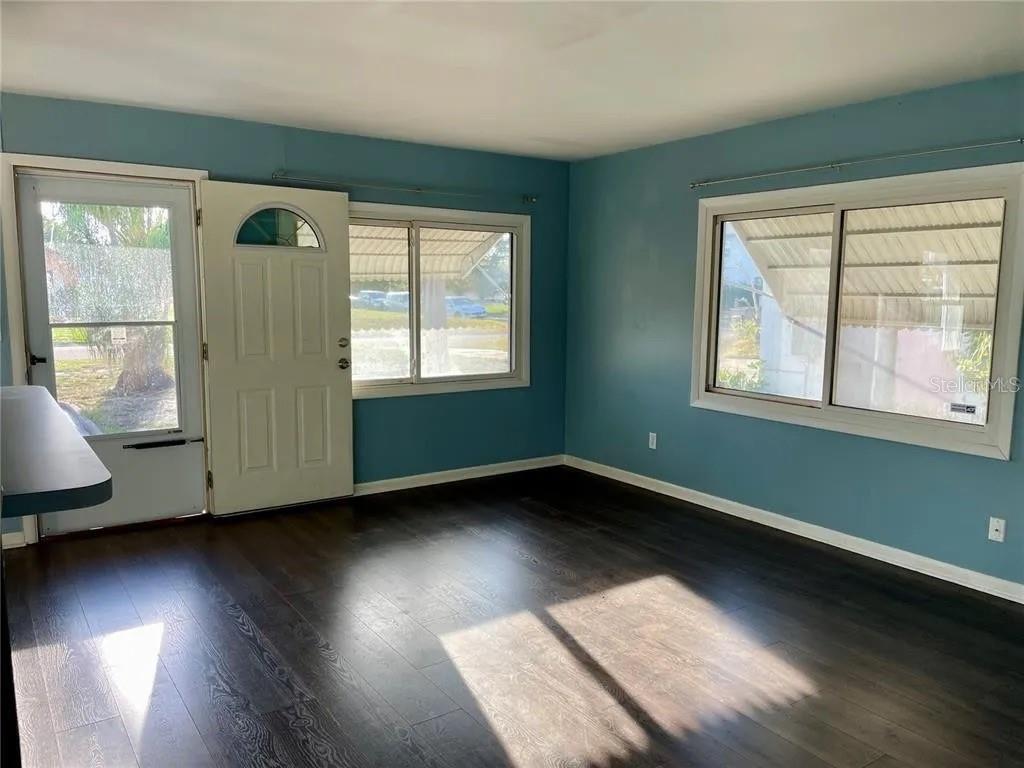 Image 3 of 11 For 624 Folsom Street S