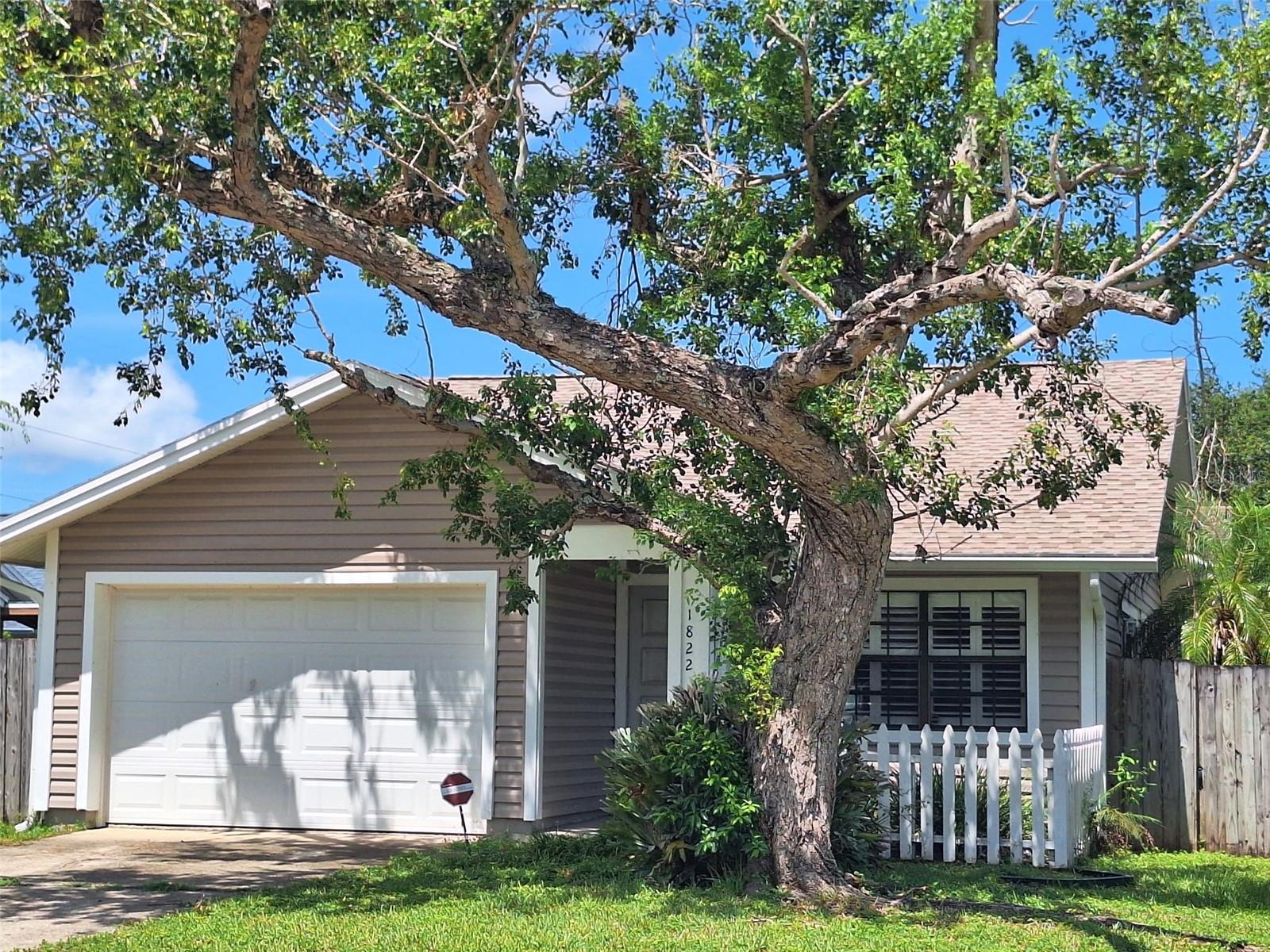 Listing Details for 1822 Tall Pines Drive, LARGO, FL 33771