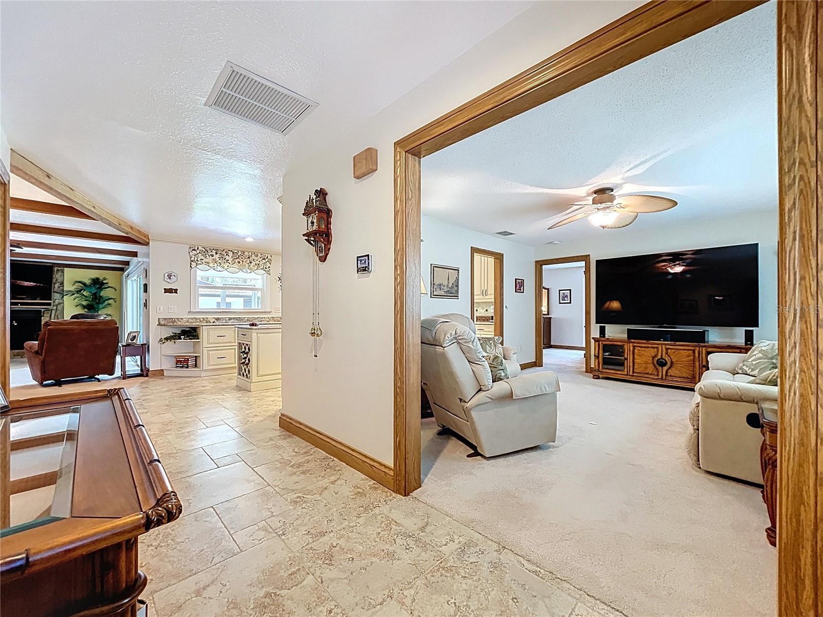 Listing photo id 13 for 11141 Carla Drive