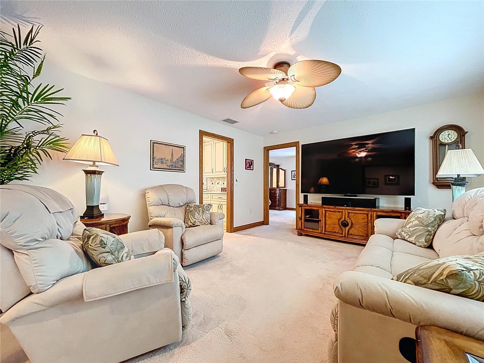 Listing photo id 15 for 11141 Carla Drive