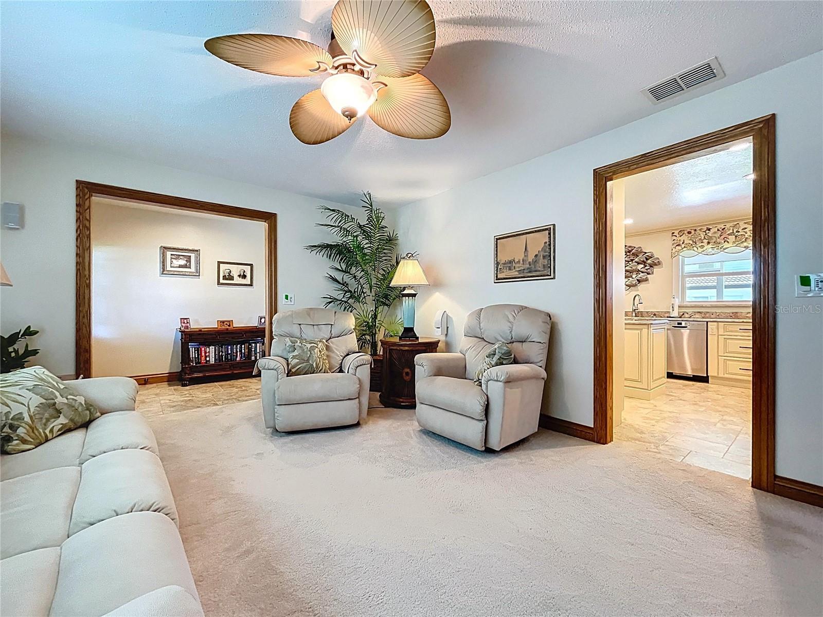 Listing photo id 16 for 11141 Carla Drive