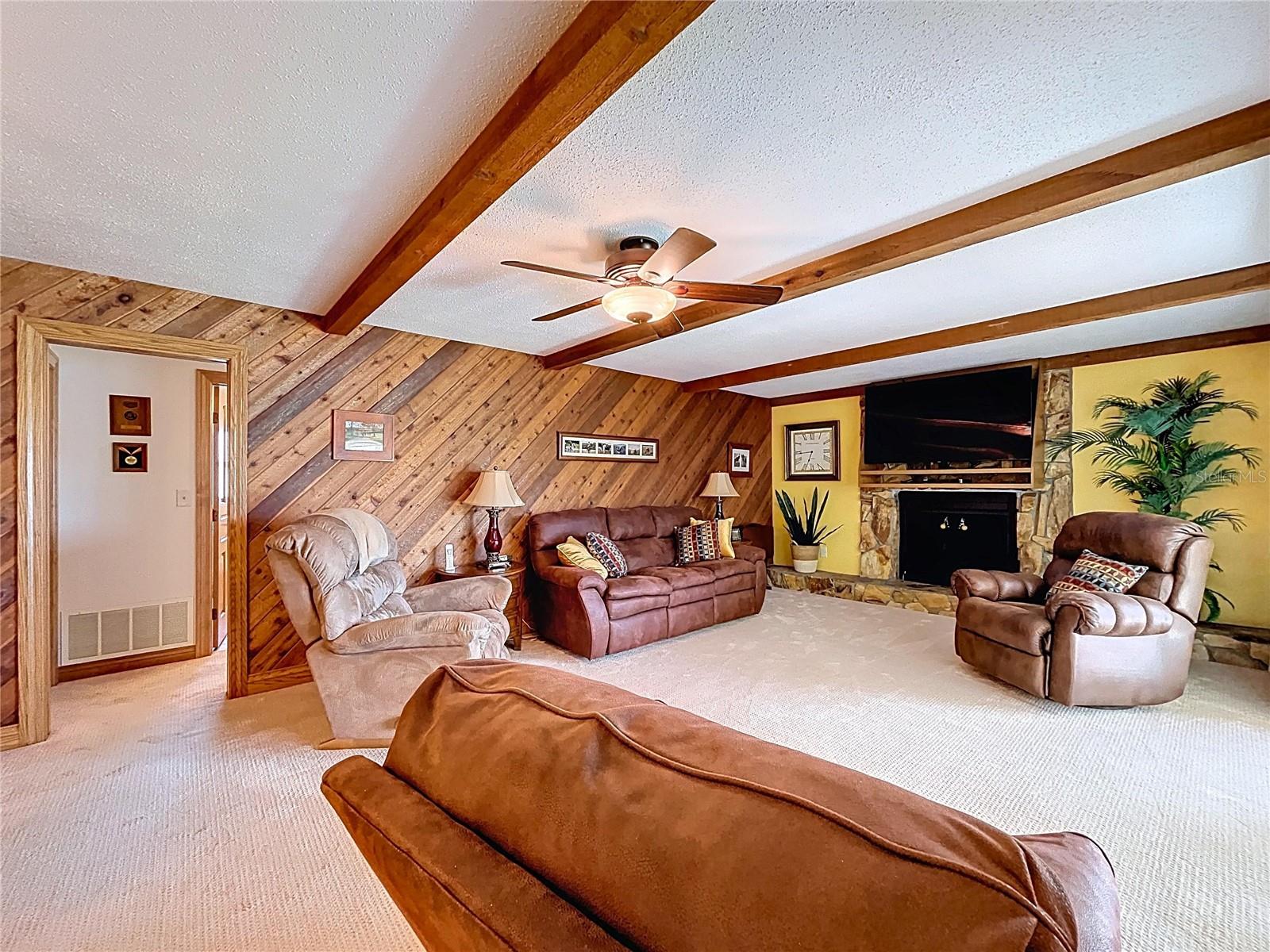Listing photo id 20 for 11141 Carla Drive
