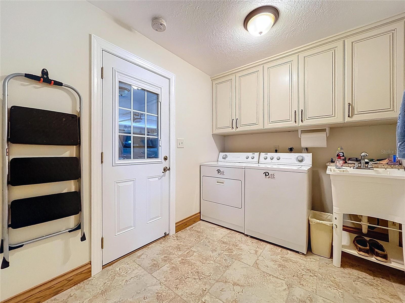 Listing photo id 38 for 11141 Carla Drive