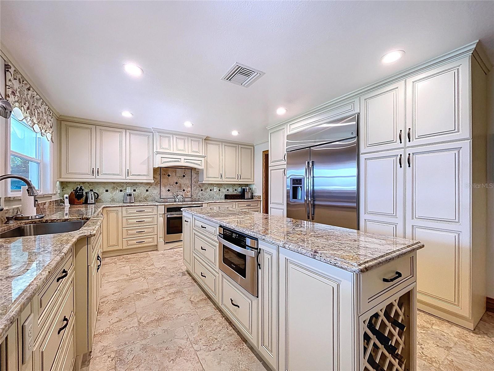 Listing photo id 4 for 11141 Carla Drive