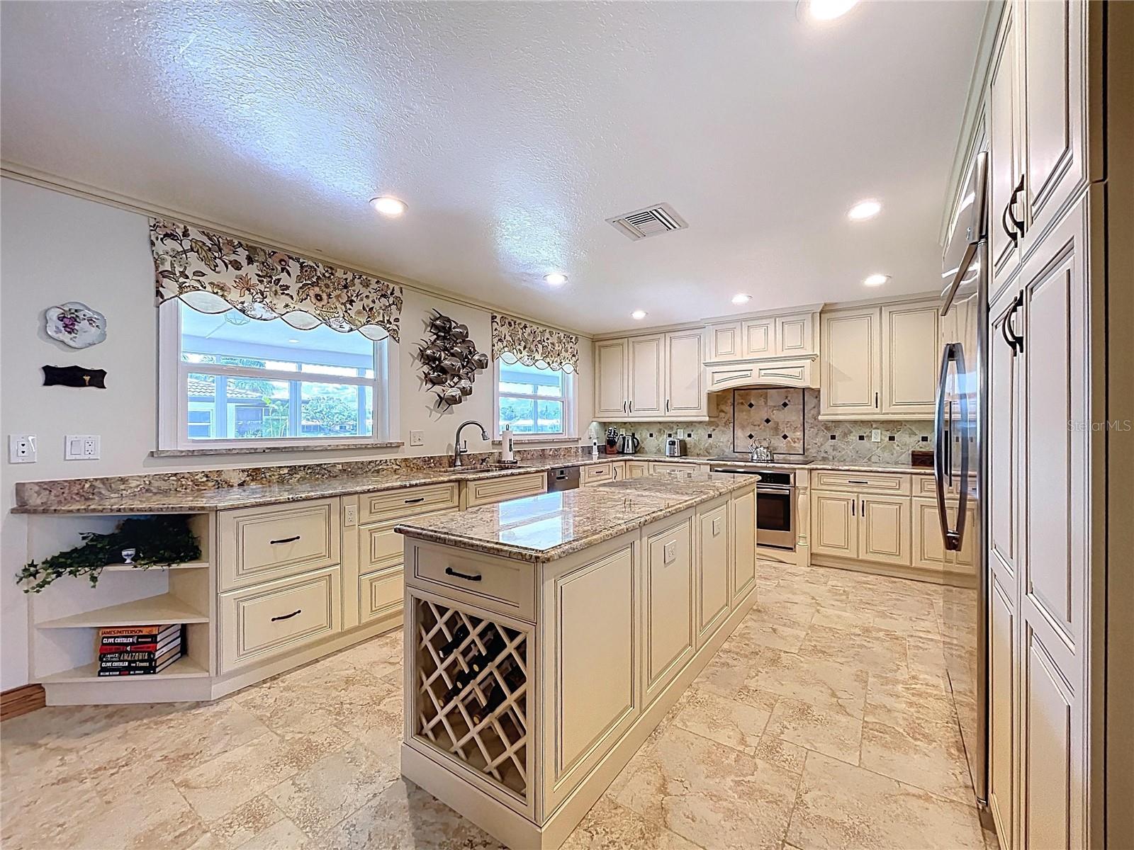 Listing photo id 5 for 11141 Carla Drive