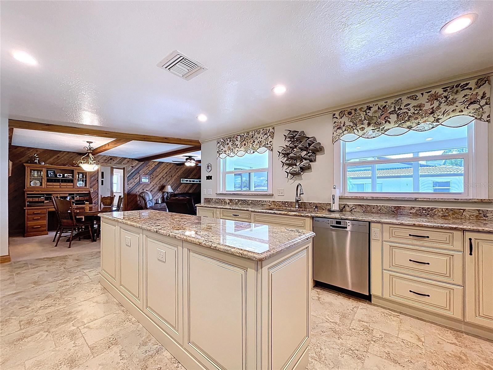 Listing photo id 7 for 11141 Carla Drive