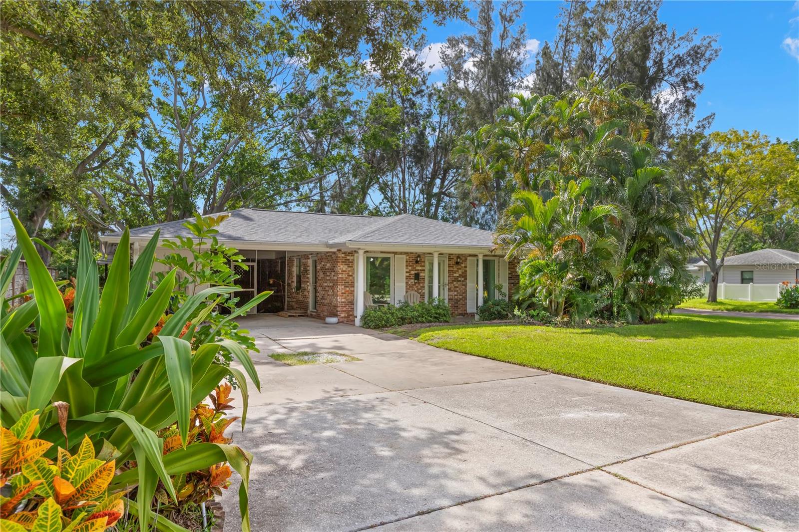 Details for 8431 Riverside Drive Ne, ST PETERSBURG, FL 33702