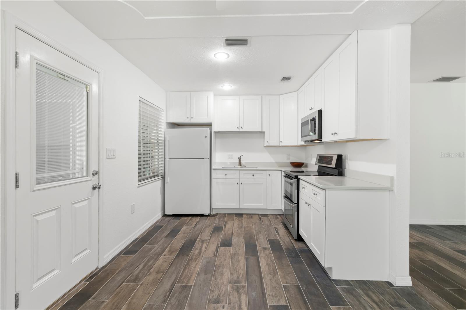 Image 10 of 31 For 8431 Riverside Drive Ne