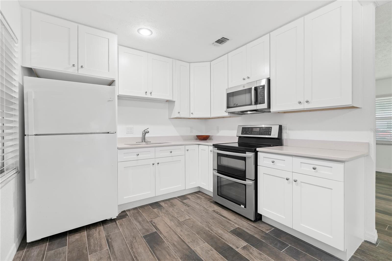 Image 11 of 31 For 8431 Riverside Drive Ne