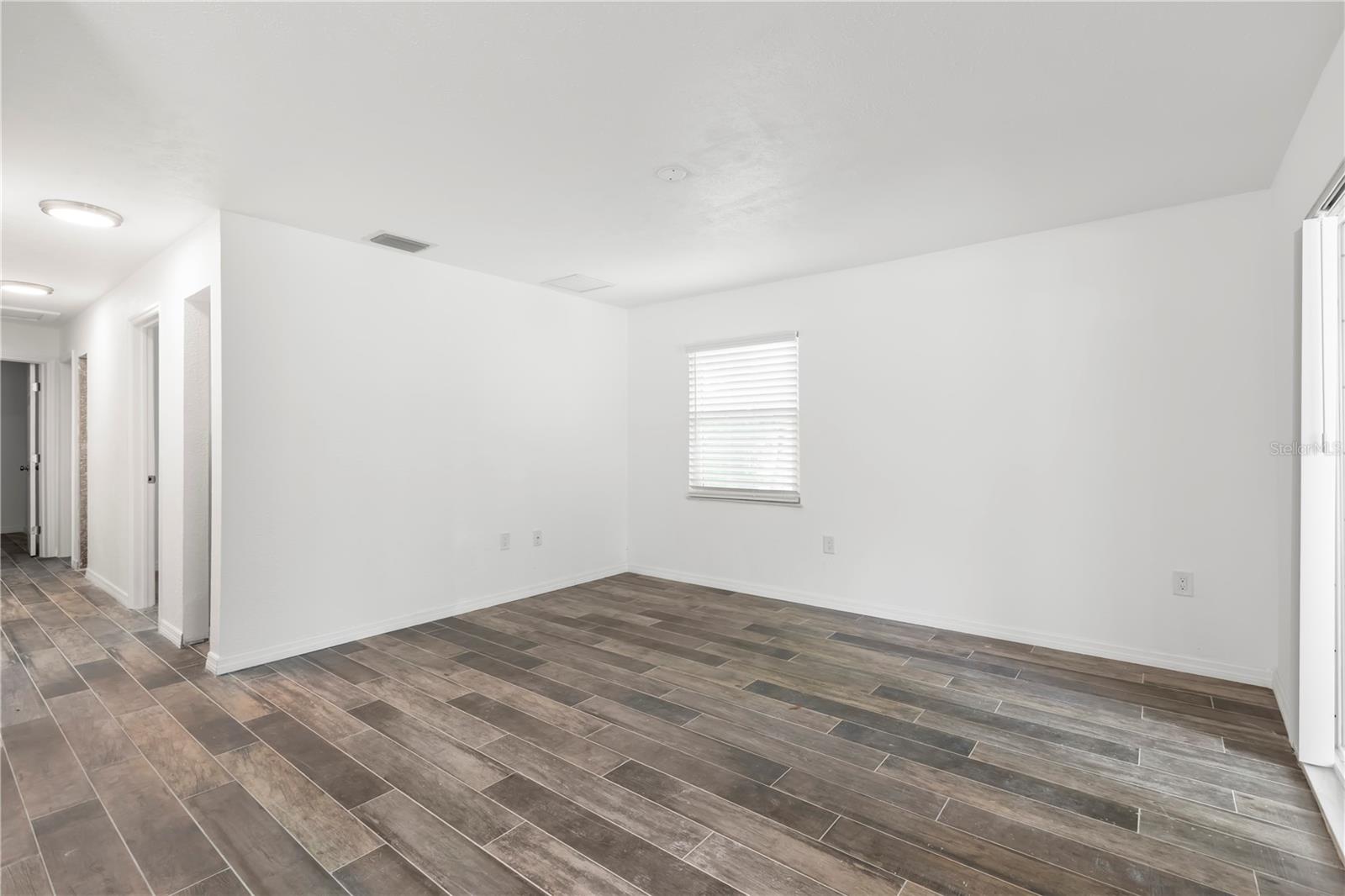 Image 6 of 31 For 8431 Riverside Drive Ne