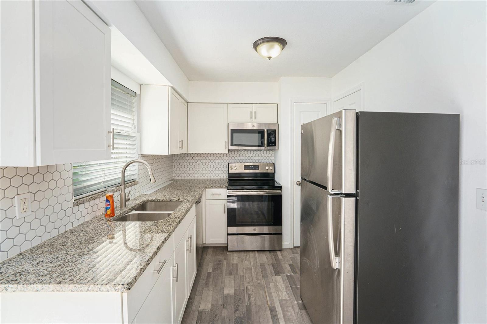 Image 11 of 31 For 6308 Lois Avenue