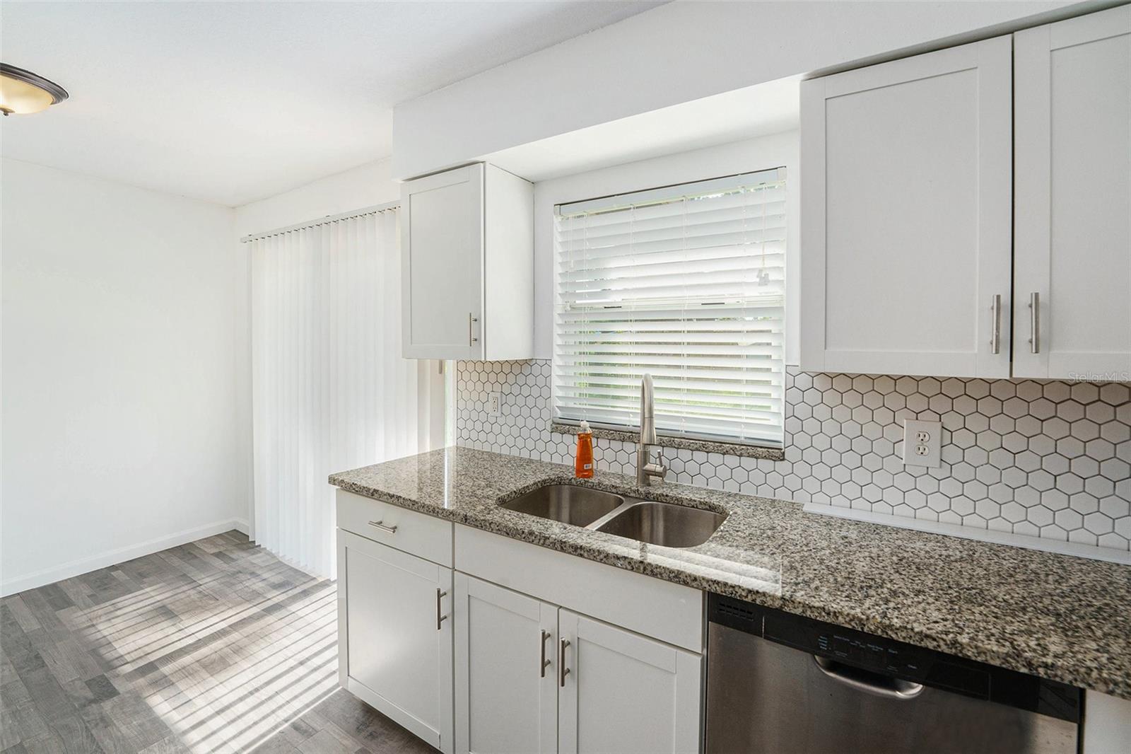 Image 13 of 31 For 6308 Lois Avenue