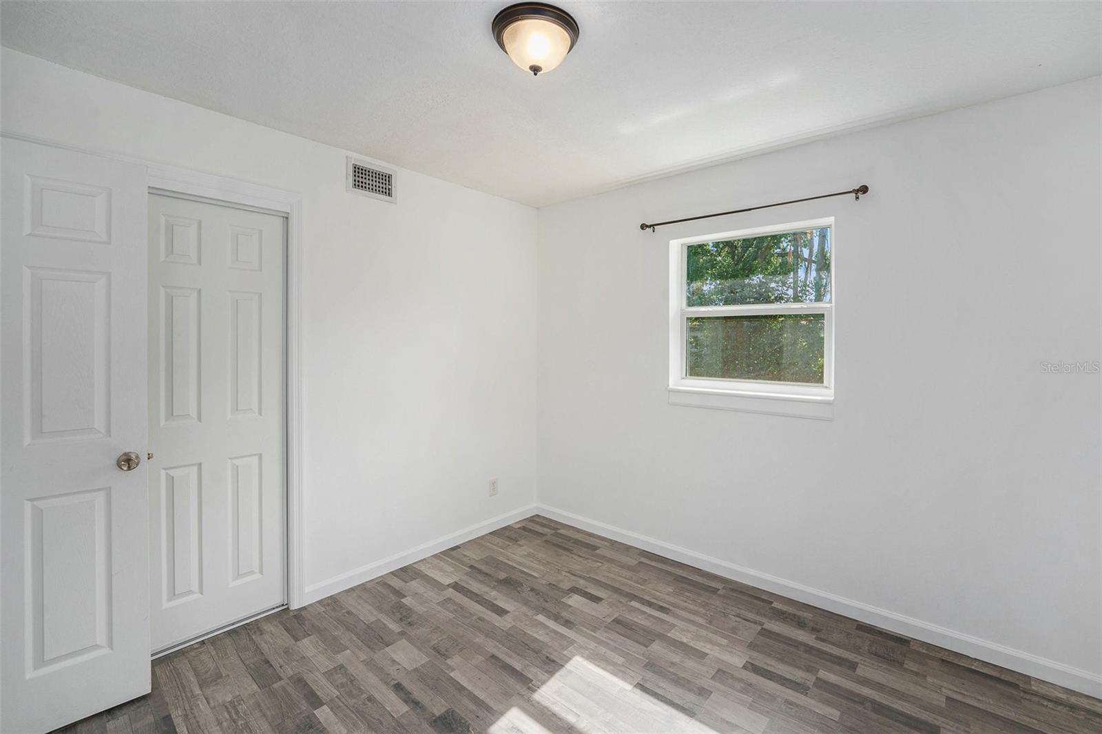Image 17 of 31 For 6308 Lois Avenue