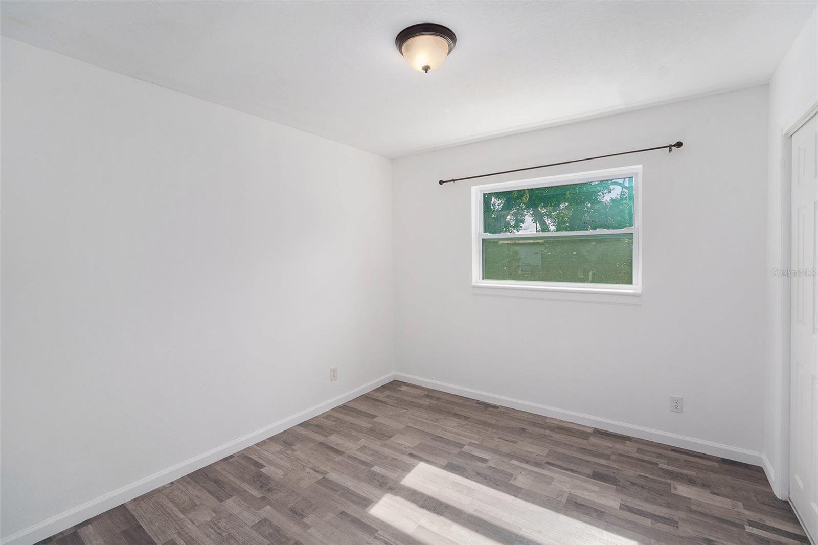 Image 18 of 31 For 6308 Lois Avenue