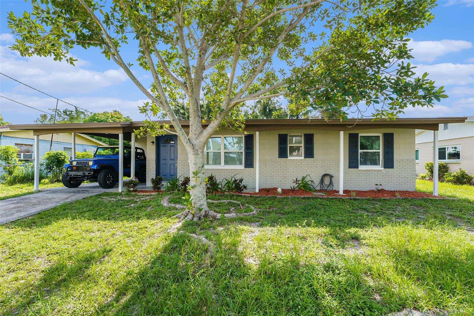 Image 4 of 31 For 6308 Lois Avenue
