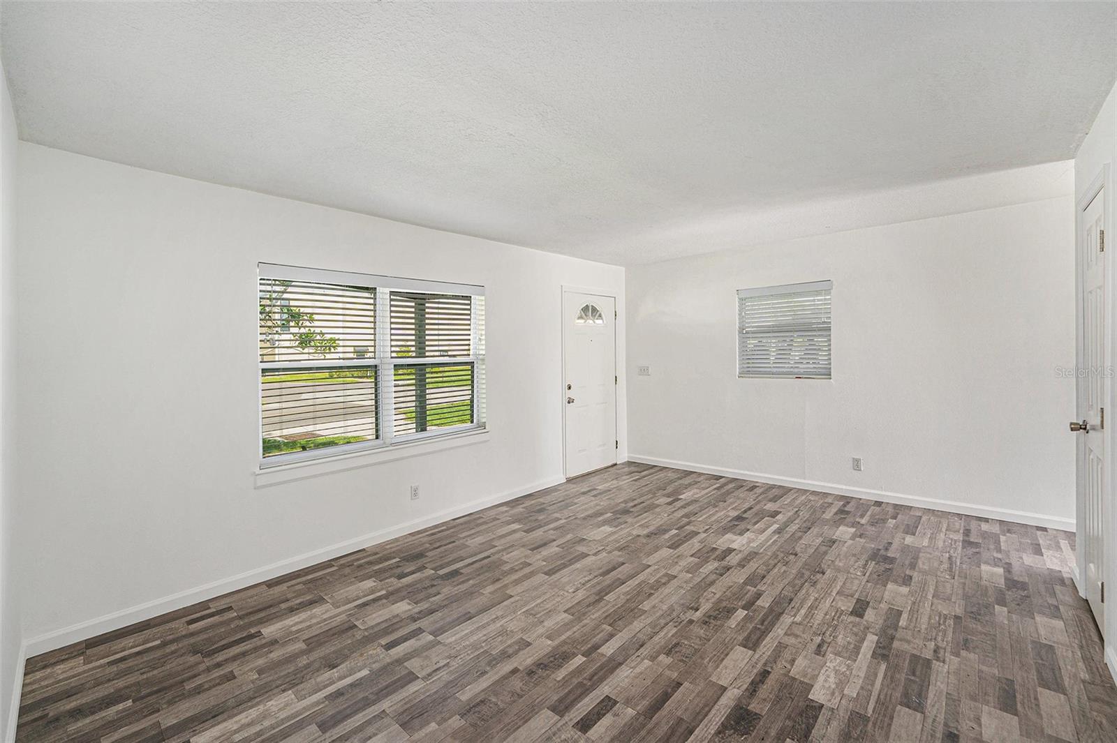 Image 6 of 31 For 6308 Lois Avenue