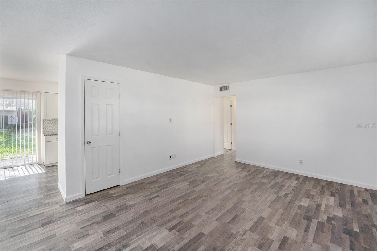 Image 7 of 31 For 6308 Lois Avenue