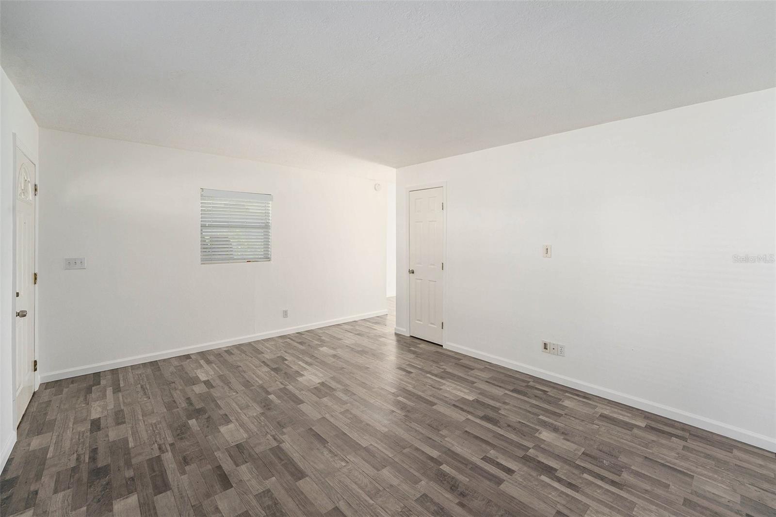 Image 8 of 31 For 6308 Lois Avenue