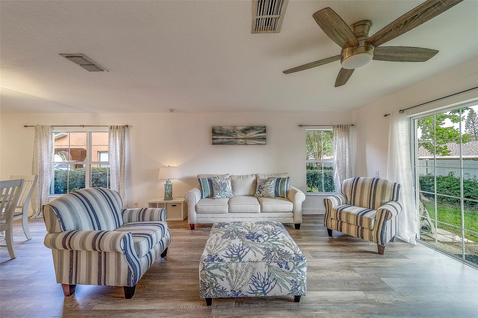 Listing photo id 9 for 2564 Hidden Cove Lane