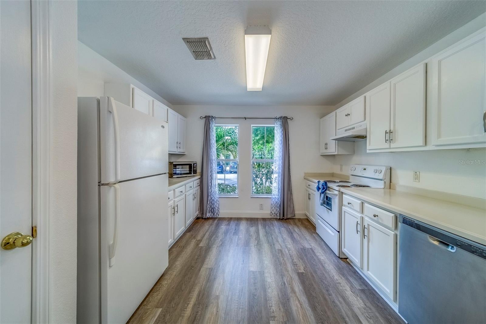 Listing photo id 11 for 2564 Hidden Cove Lane