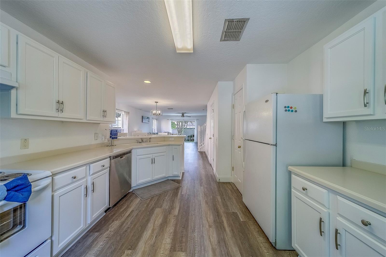 Listing photo id 12 for 2564 Hidden Cove Lane