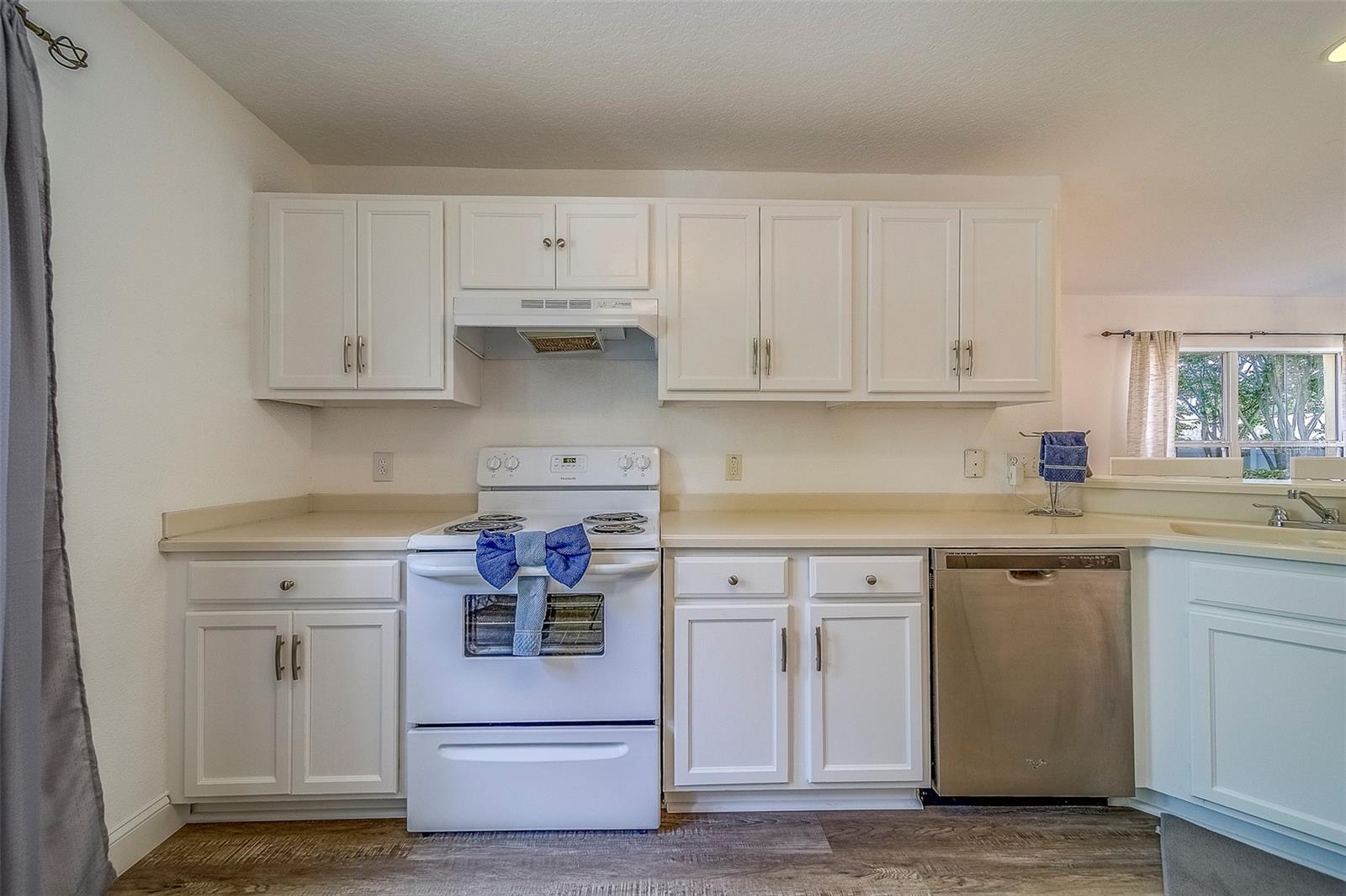 Listing photo id 13 for 2564 Hidden Cove Lane