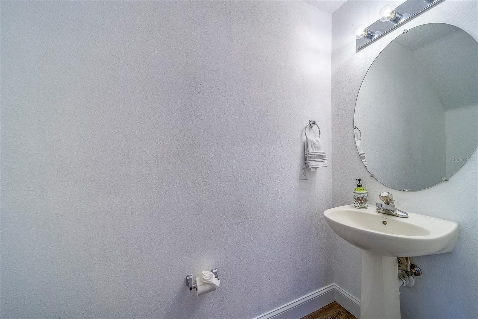 Listing photo id 16 for 2564 Hidden Cove Lane