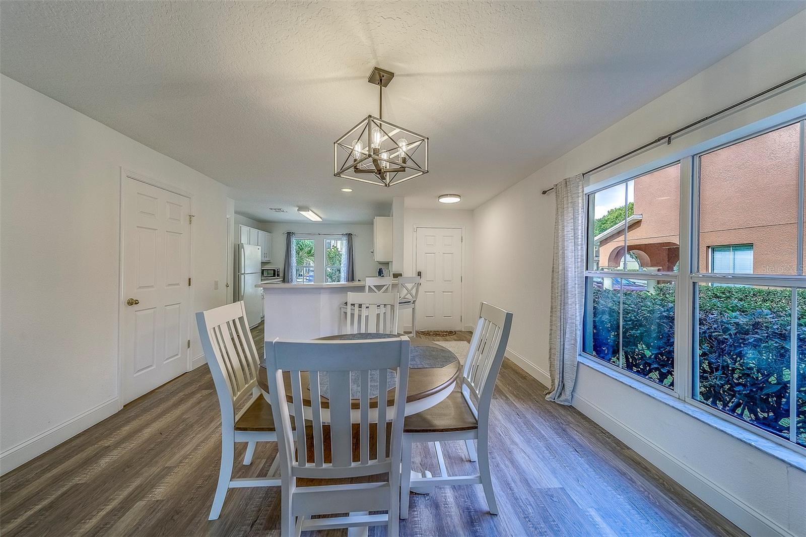 Listing photo id 6 for 2564 Hidden Cove Lane