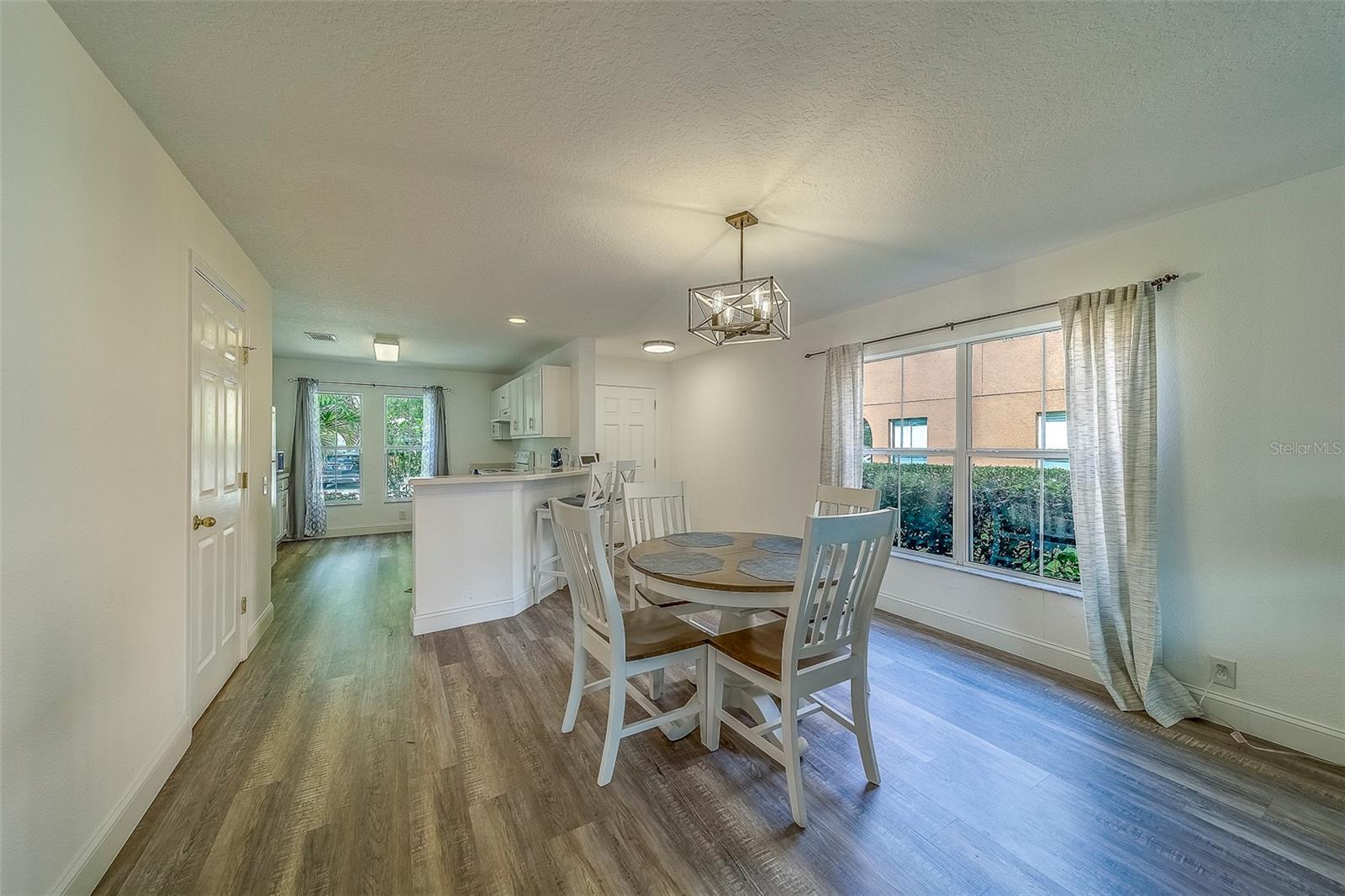Listing photo id 7 for 2564 Hidden Cove Lane
