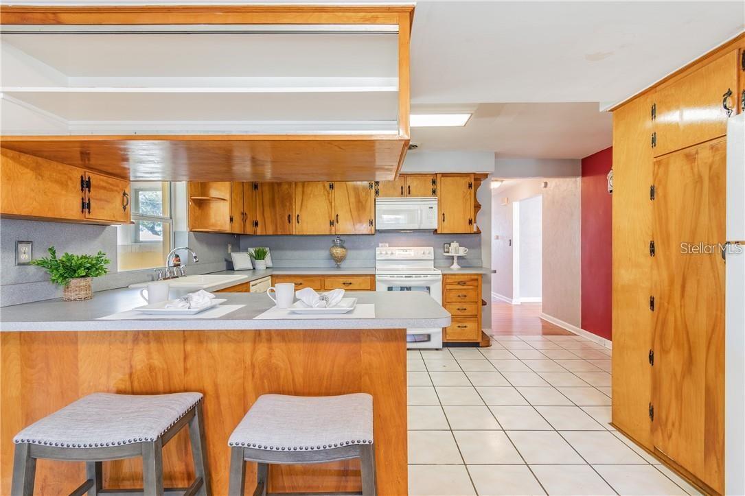 Listing photo id 11 for 5418 Riverhills Drive