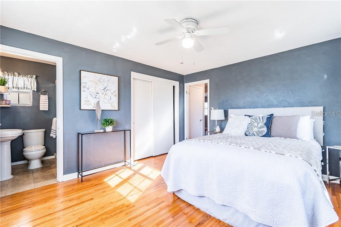Listing photo id 16 for 5418 Riverhills Drive