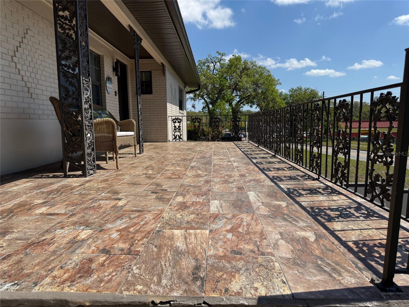 Listing photo id 0 for 5418 Riverhills Drive