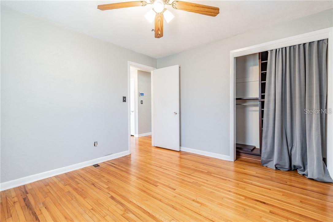 Listing photo id 19 for 5418 Riverhills Drive