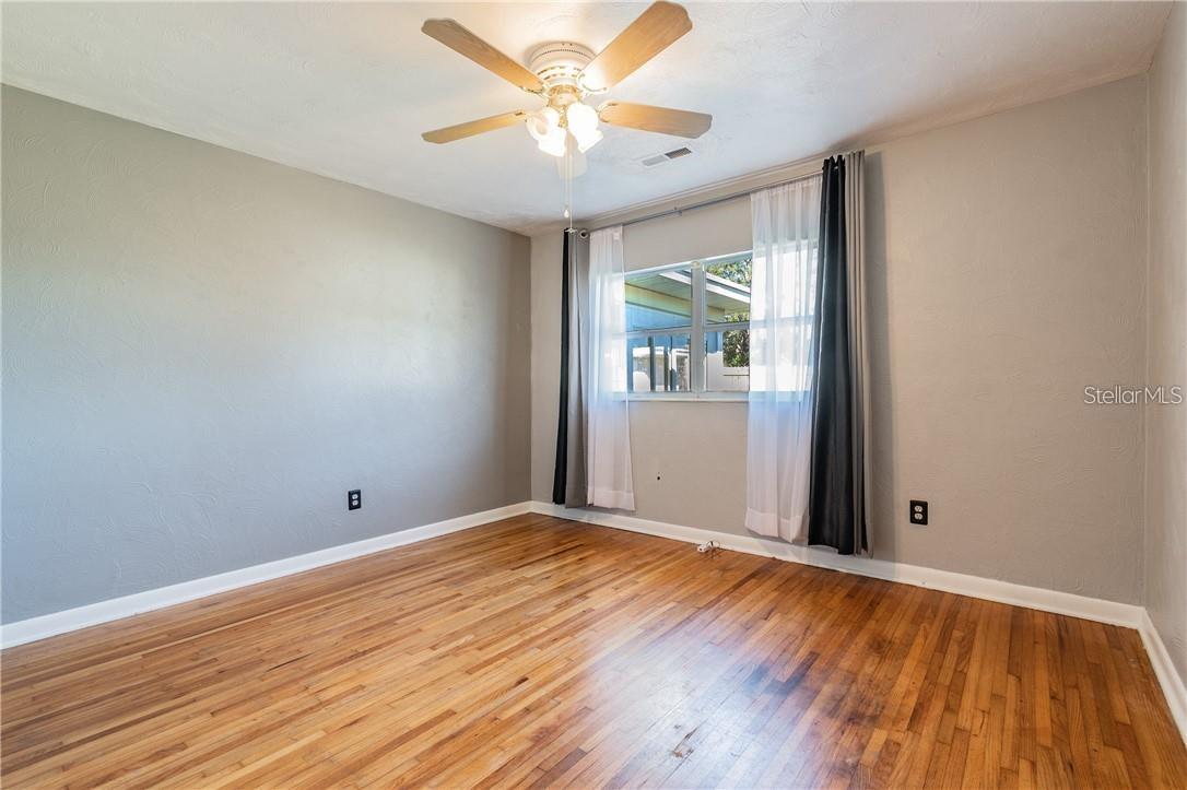 Listing photo id 20 for 5418 Riverhills Drive